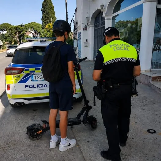 La policía local refuerzan el contro de los vehículos de movilidad personal (VMP)