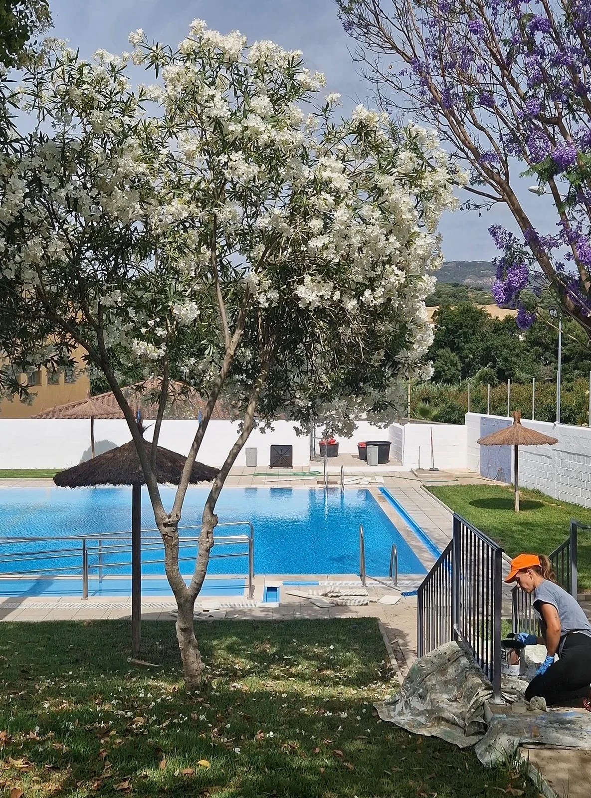 Las piscinas municipales se preparan para recibir el verano