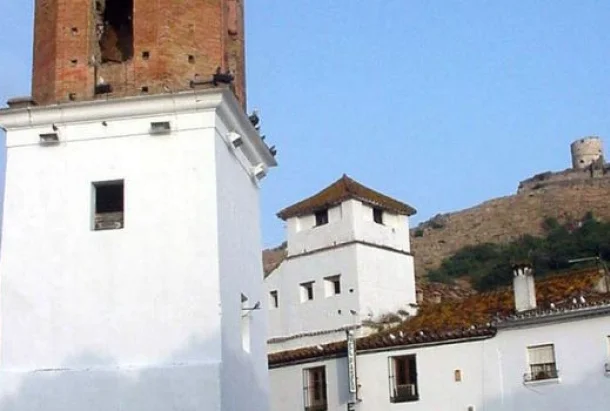 Torre-Campanario de la Antigua Iglesia de Sta. Mª la Coronada